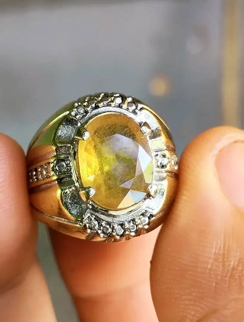 Yakut yellow sapphire