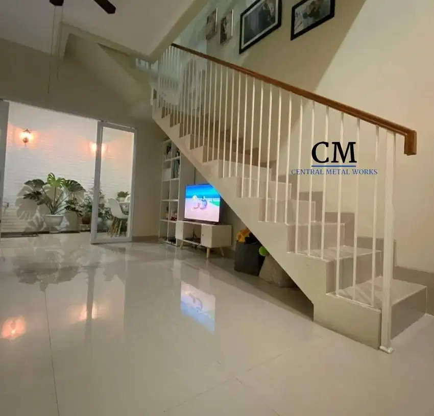 RAILING/PEGANGAN TANGGA BESI MINIMALIS HAND KAYU