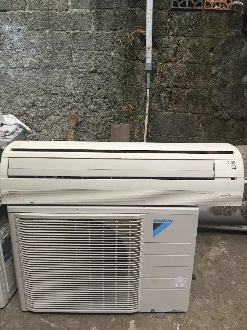 di jual ac Daikin 2 pk include pasang pipa 3 Mtr kabel breket outdoor.