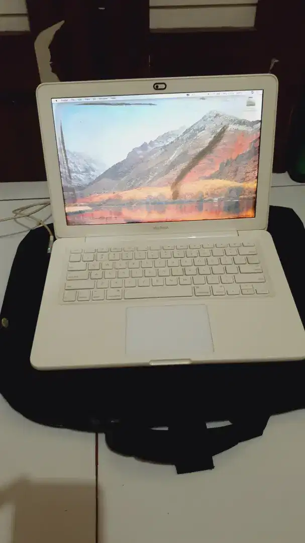 DI JUL MACBOOK WHITE