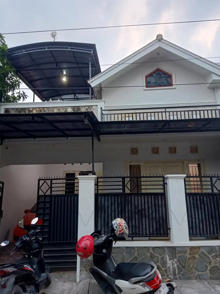 DIJUAL RUMAH 2 LANTAI, ISTIMEWA LOKASI,DI TENGAH PUSAT KOTA KALIWUNGU