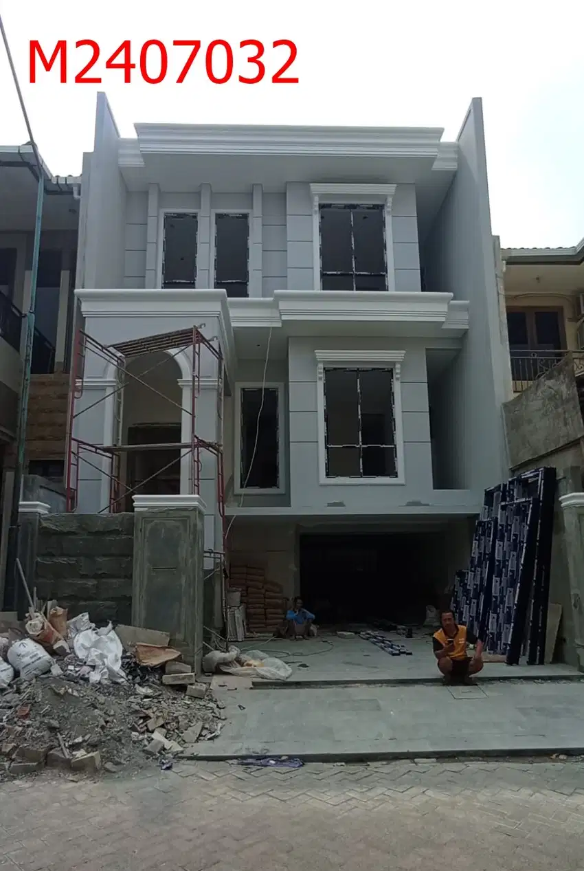 Dijual Rumah Minimalis Baru Gress Graha Famili dkt Pakuwon Indah