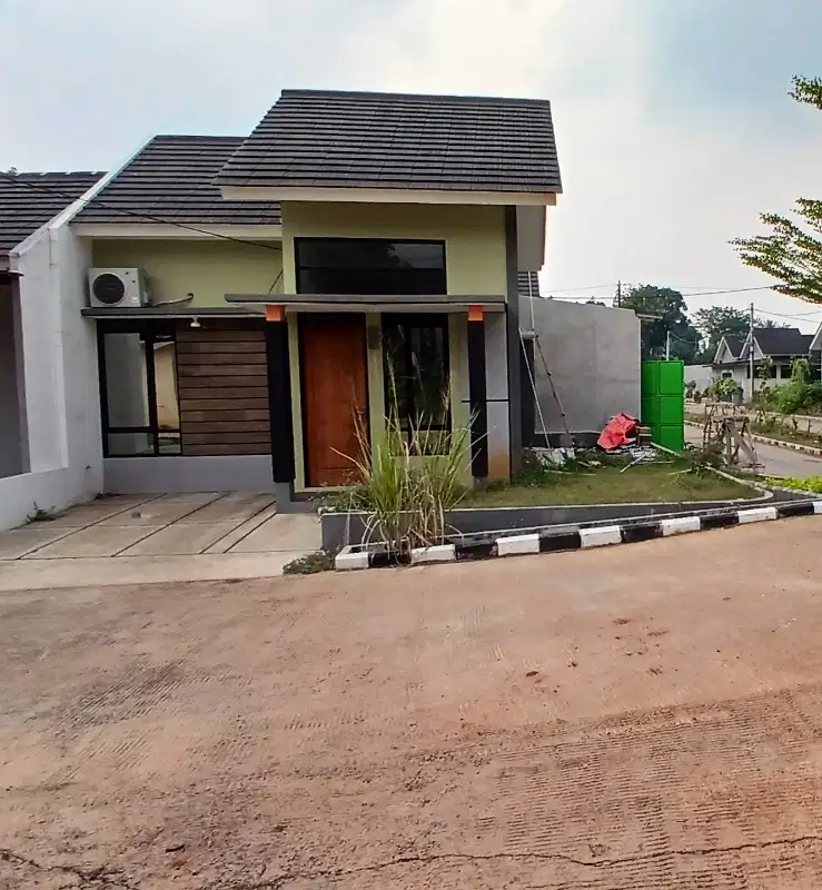 Rumah hook strategis di jalan utama Dijual over kredit