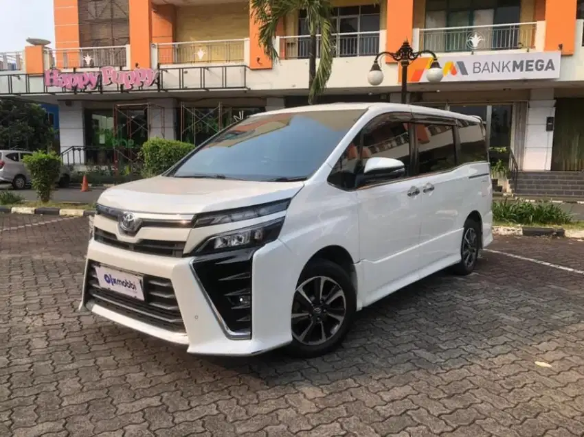 DP Rendah - Toyota Voxy 2.0 Bensin-AT 2017 Putih (SZM)