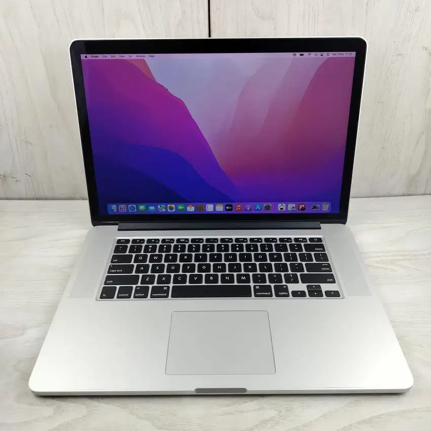 Macbook Pro i7 16gb SSD 256 15