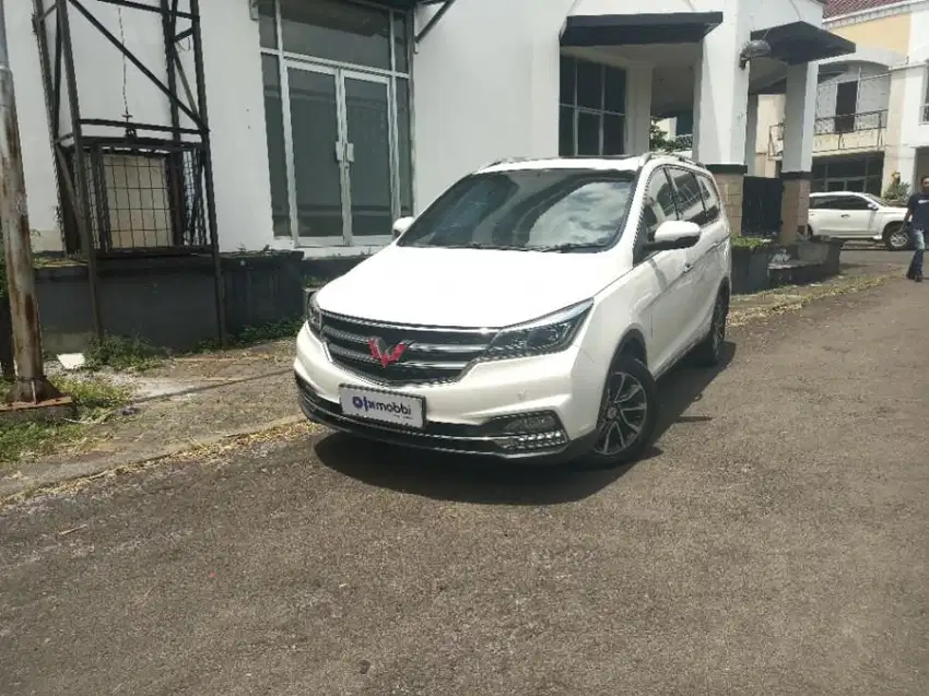 Pajak Panjang - WULING CORTEZ 1.8 L LUX BENSIN M/T 2018 PUTIH