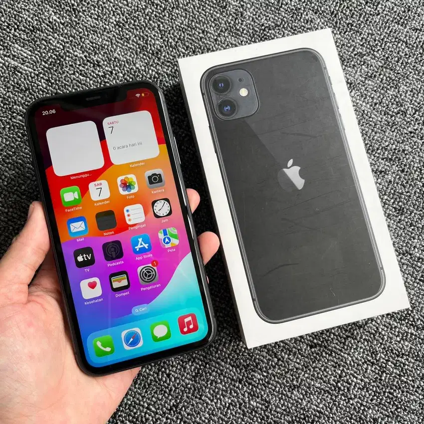 iphone 11 -  128Gb Hitam Mulus Garansi sd April 2025