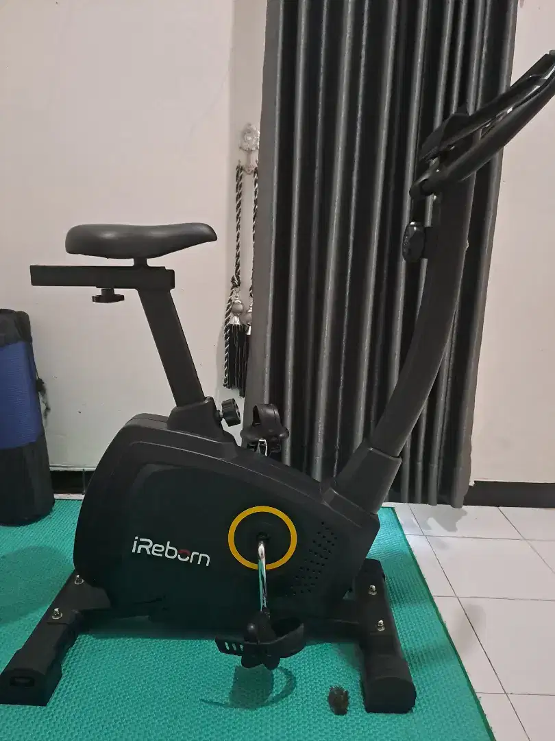 Sepeda Statis iReborn Flux Upright Bike
(Home Use)