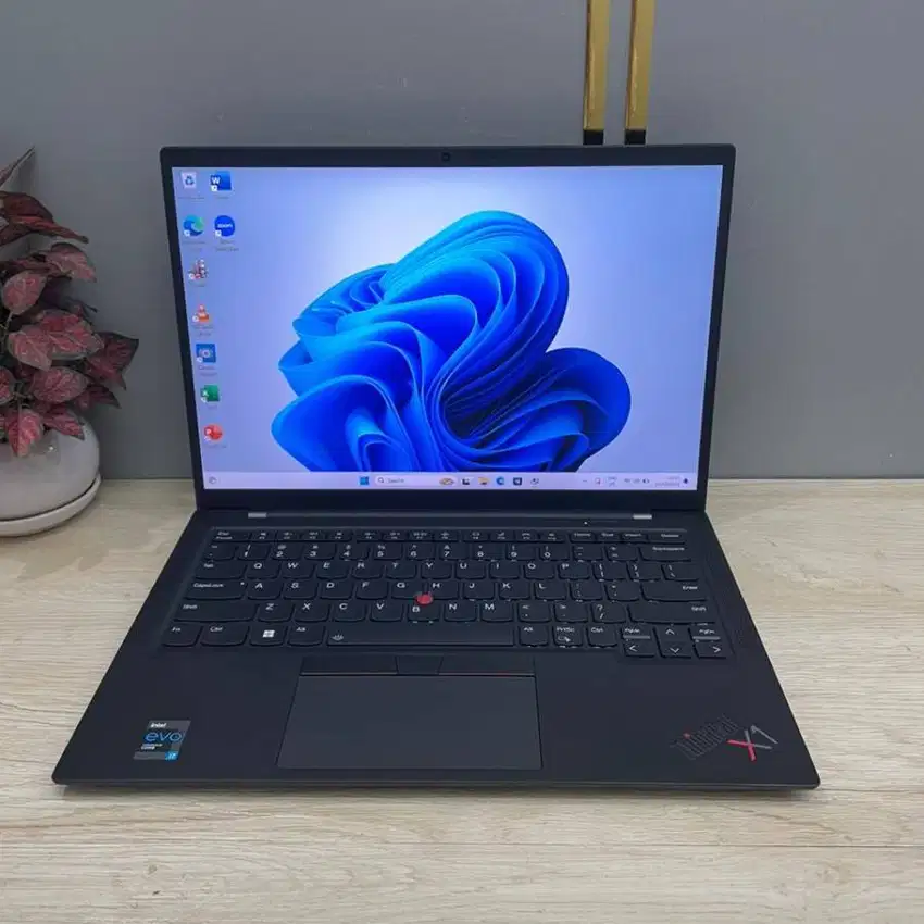 Laptop Mulus Lenovo X1 Carbon i5 Gen 8 NTC Ram 8-256Gb R-ETM