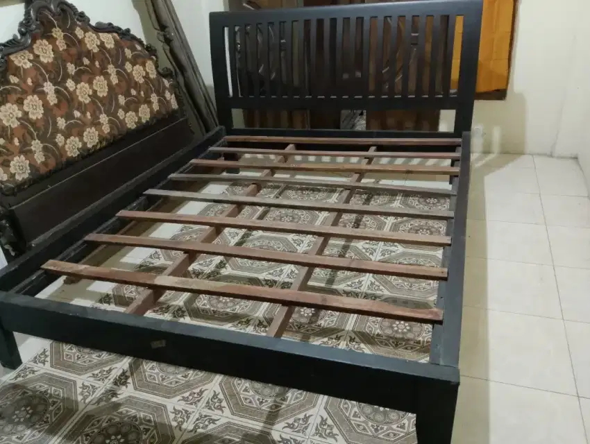 Dipan mewah 160x200 bagus kokoh utuh