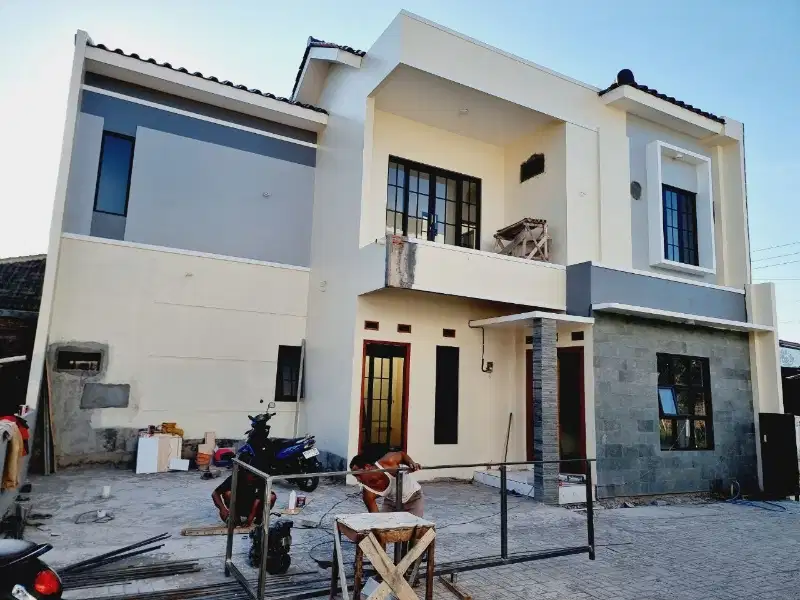 Rumah Baru Lingkungan Town House di Banjarsari Solo (DR)