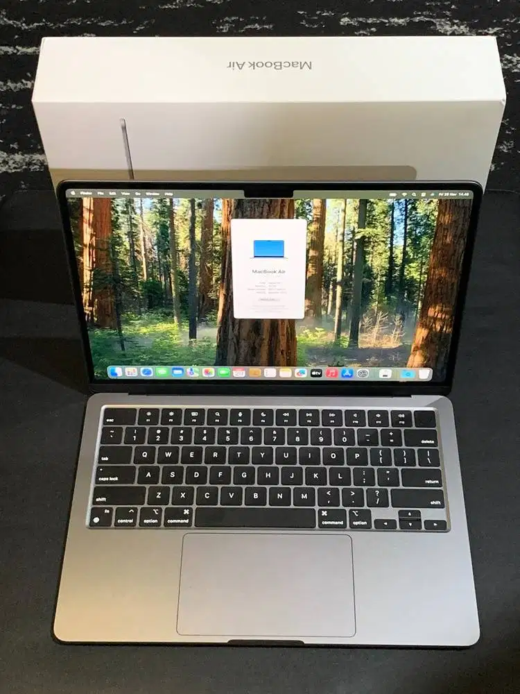 MacBook Air 13 2024 M3 16gb 256gb Garansi iBox Aktif Mulus Like New