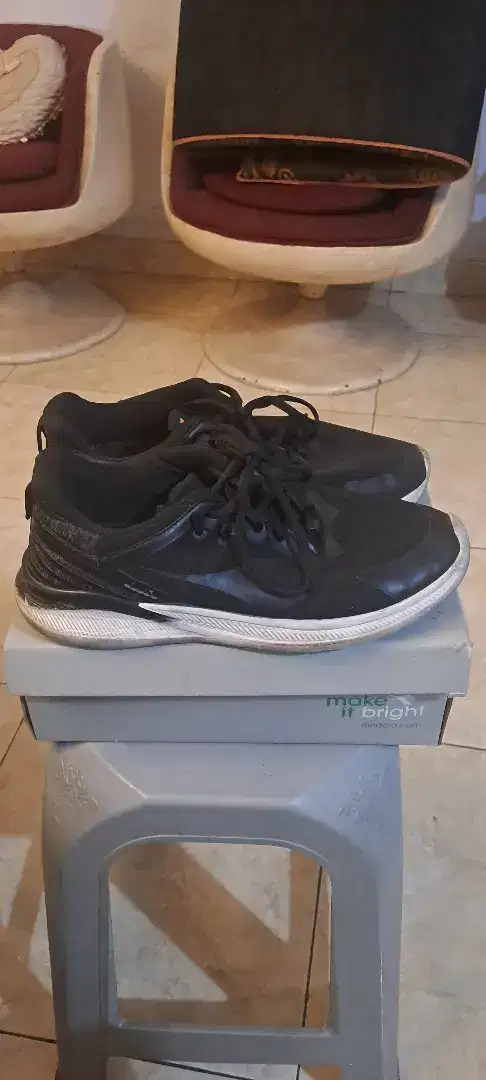 SEPATU DIADORA HITAM (SIZE 43)