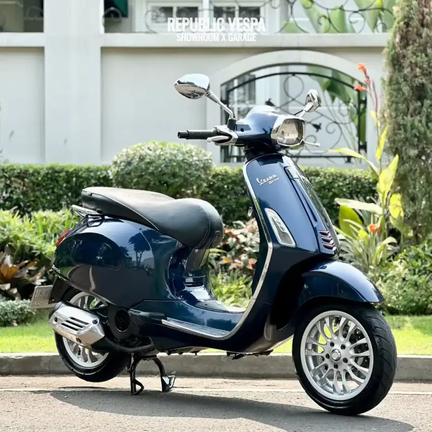 Vespa SPRINT 150 3V Tahun 2014 Warna Biru Navy