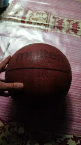 Bola basket bekas