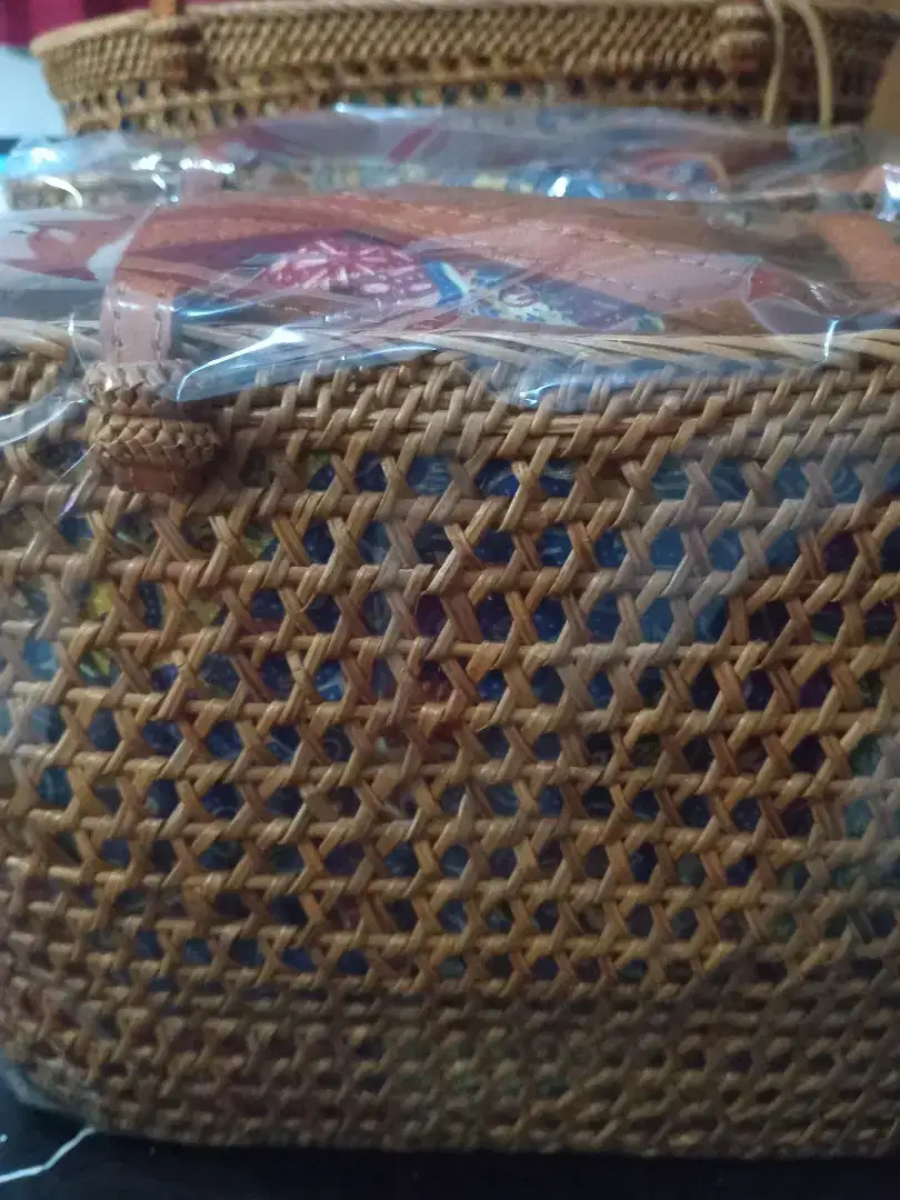 Tas tangan kulit bambu