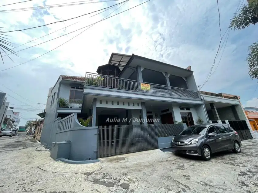 DIJUAL RUMAH HOOK KOMPLEK DAERAH SEJUK DEKAT JALAN RAYA