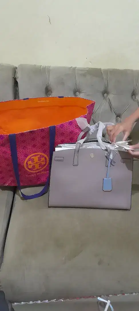 Tas Edisi brand TORY BURCH