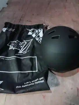 HELM sepeda merk SINGLETREK