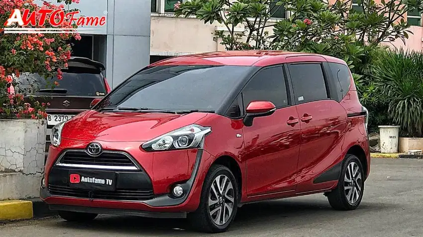 Toyota Sienta 1.5 V 2018 Red Mica On Orange Full Original