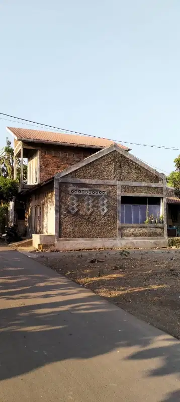 RUMAH HOOK 2 LANTAI DIJUAL: NYAMAN DAN STRATEGIS, VIEW KEBUN ASRI