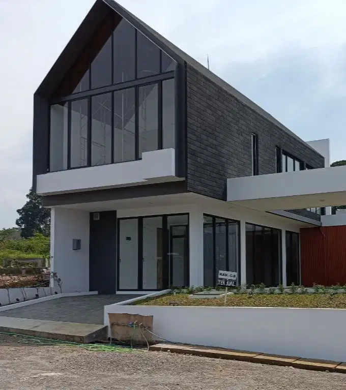 Dijual Rumah Villa area Dago selangkah dari pusat kota bandung