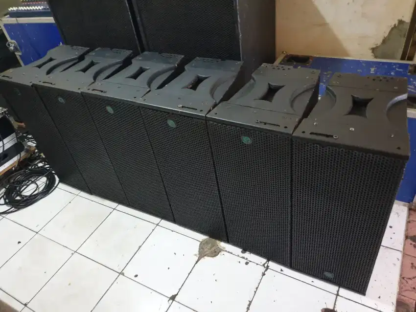 Speaker line array 210 isi b&c total 6 box