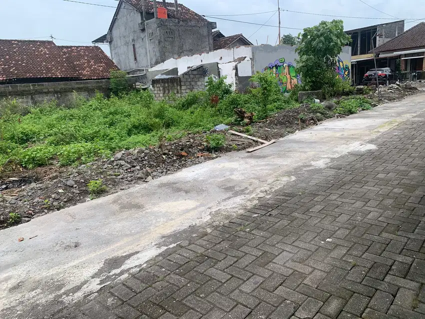 Timur Pasar Gentan , Tanah jl Kaliurang km 10