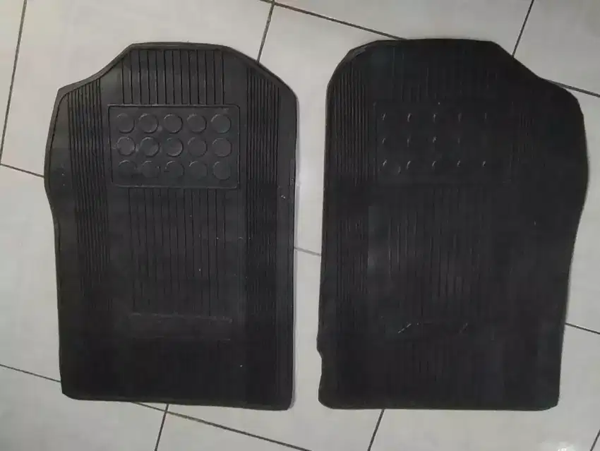 karpet keset alas kaki untuk mobil