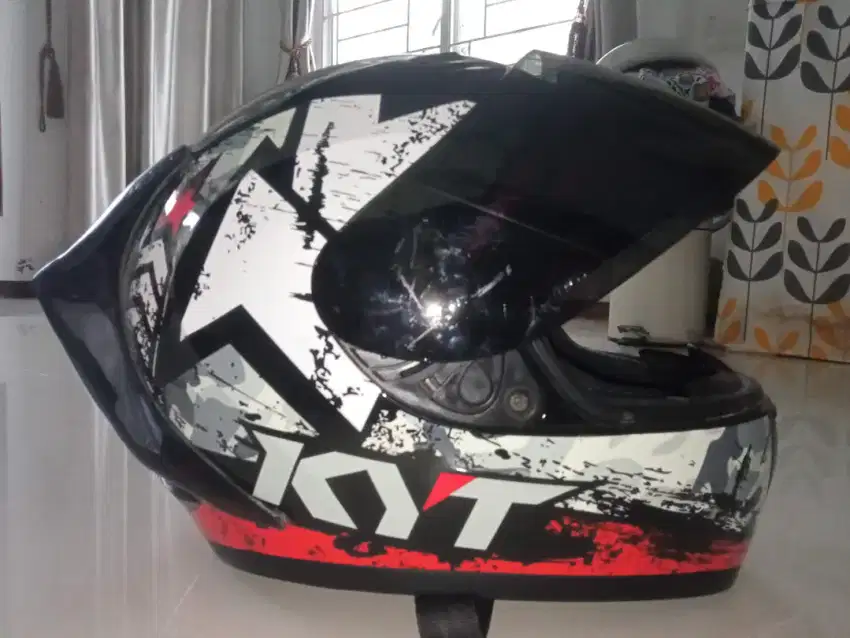 Helm KYT R10 full face