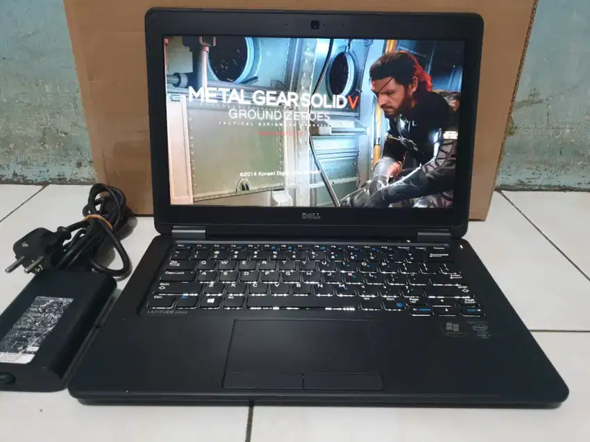 DELL LATITUDE E7250 COREI7 5600U RAM8GB SSD 256GB BACKLIT MULUS SLIM