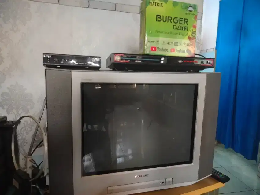 TV SONY 21 INC + SET TOP BOX + VCD + AANTENA