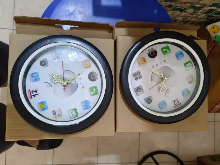 Dijual jam dinding bs buat jam meja duduk model bagus bs di borong