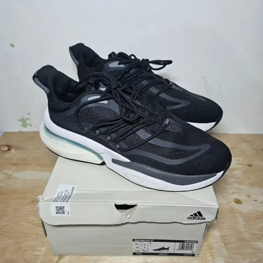 Sepatu Lari Adidas Alphboost V1 size 46