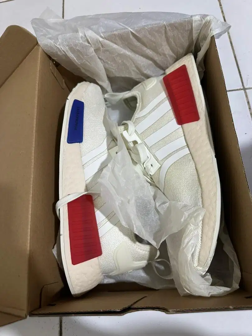 Sepatu Adidas NMD R1