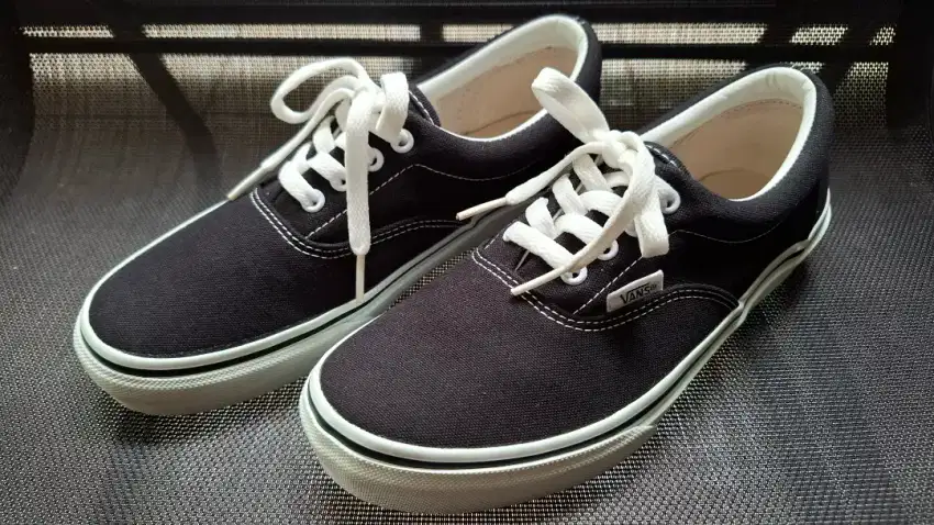 Sepatu Sneakers VANS Era Black White Size 38 Like New