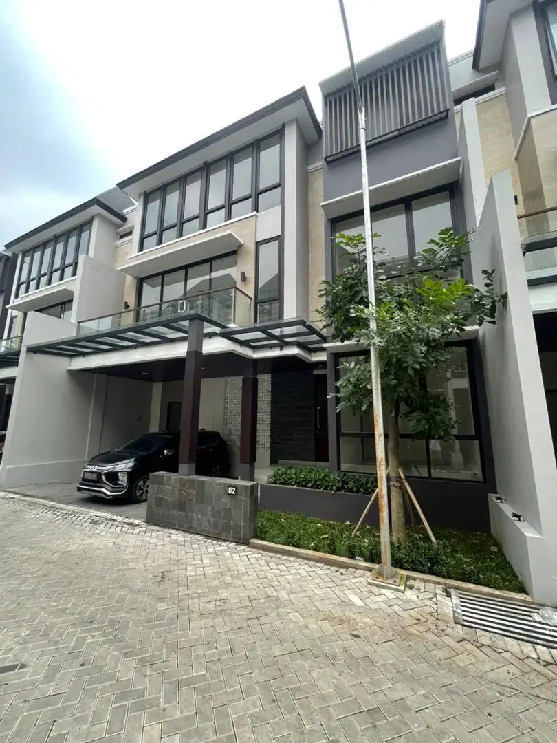 Rumah Baru 3 Lantai Semi-furnish Disewakan 1 tahun