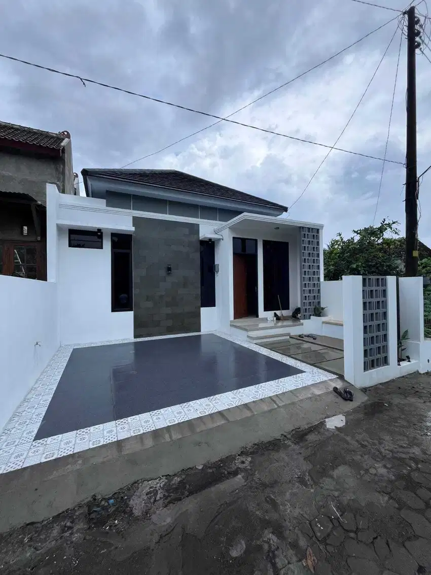 RUMAH MODEL ATAP LIMASAN, 800JTan DEKAT JL PALAGAN