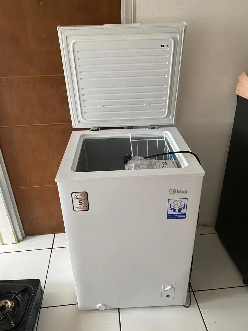 DiJual freezer midea