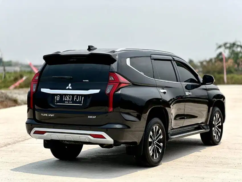 Pajero dakar 2.4 diesel matic Warna hitam mika Tahun 2021