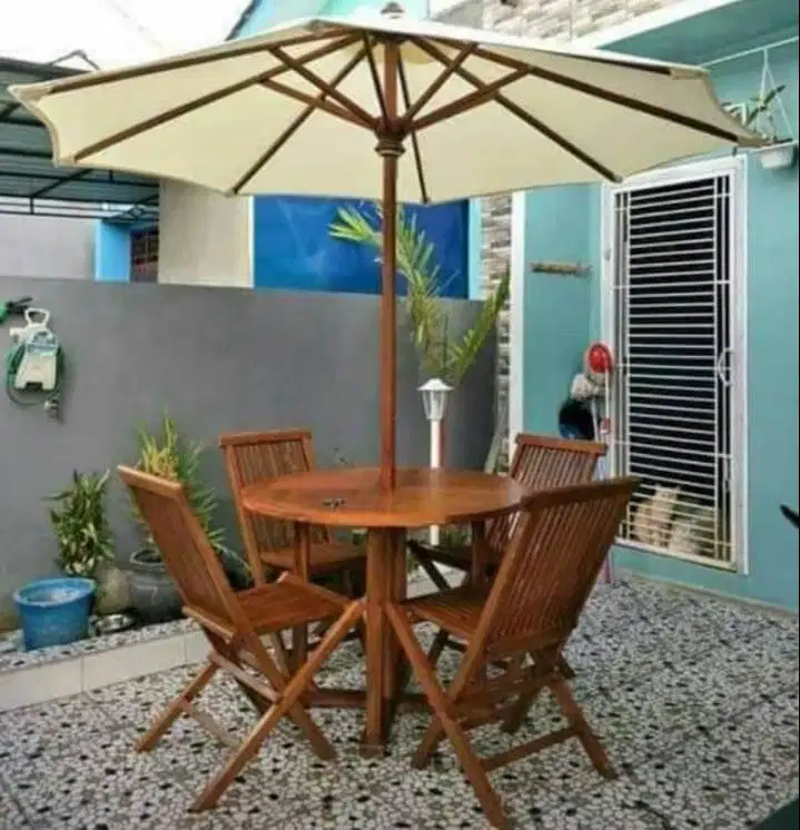 tenda outdoor,meja makan bulat,tenda parasol,kursi minimalis,tenda