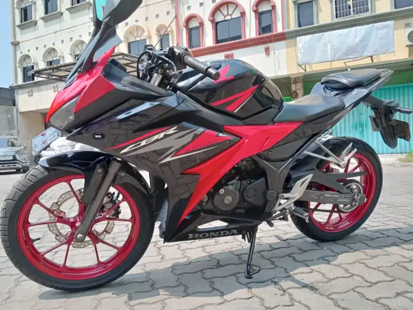 Promo Akhir Tahun DP 300Rb Honda CBR 150 R Tahun 2019