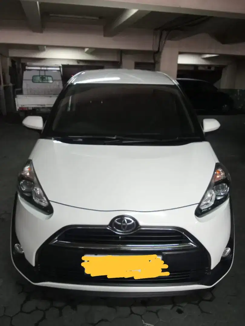 Dijual mobil Toyota Sienta tipe 1.5 G CVT. Tahun pembuatan 2018.