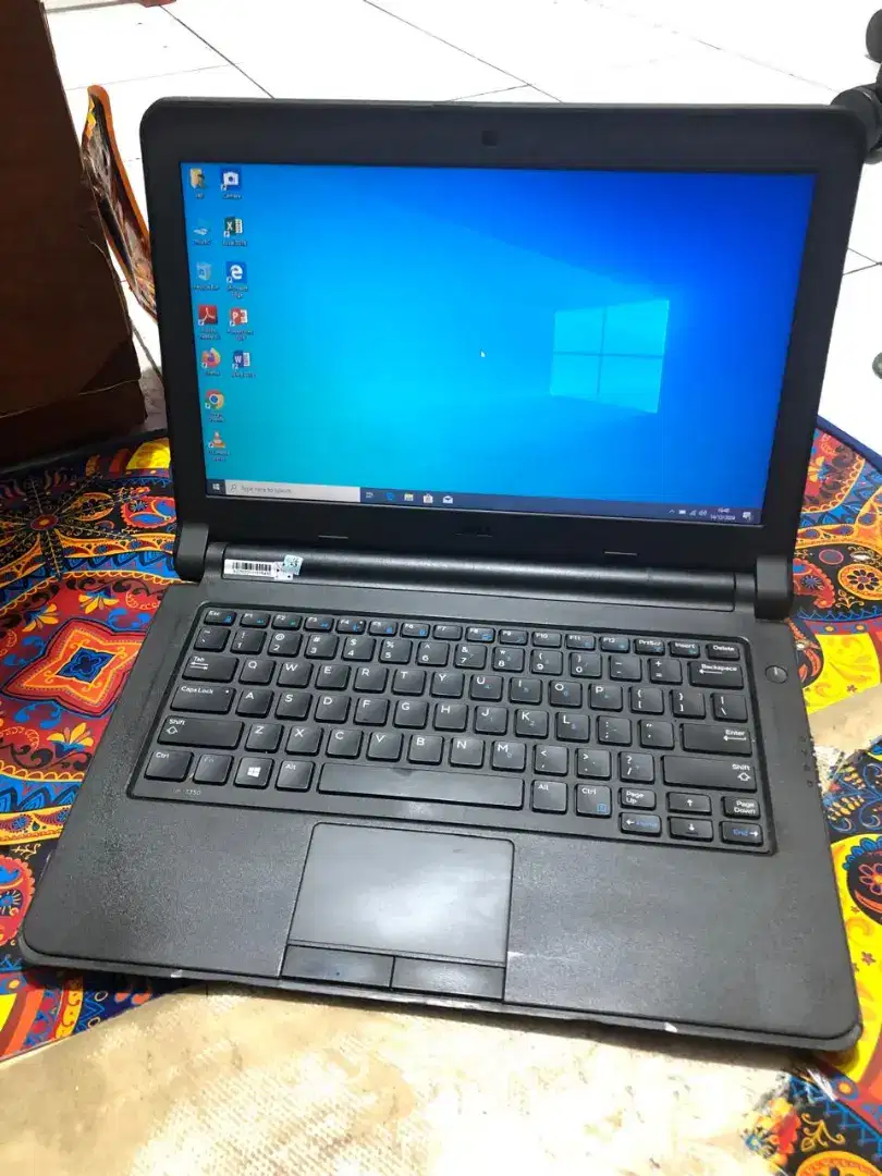 Laptop dell latitude 3350 i5gen5 8gb/ ssd 128gb. Nego