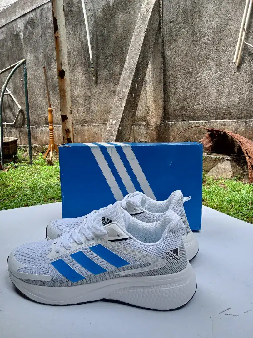 ADIDAS RUNNING SIZE 42 ORIGINAL NEW