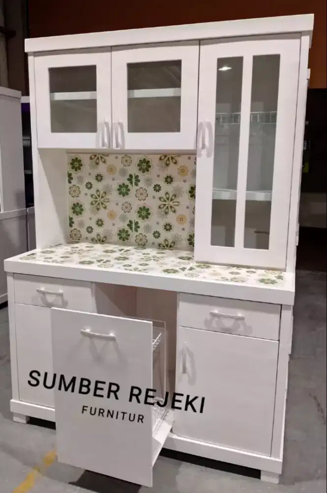 LEMARI PIRING 3 PINTU WARNA