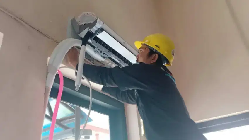 Service Ac,Mesin Cuci,Kulkas,Pompa Air dan Bongkar Pasang AC.