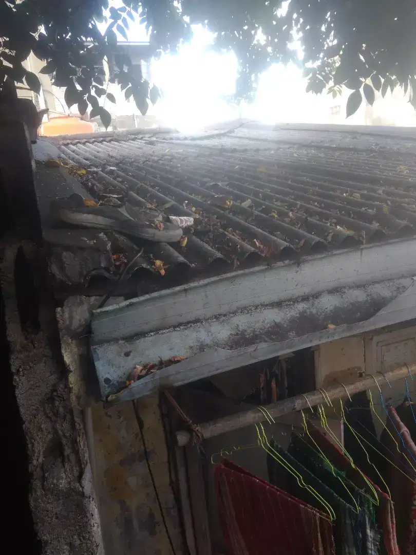 Renovasi rumah dan atap bocor