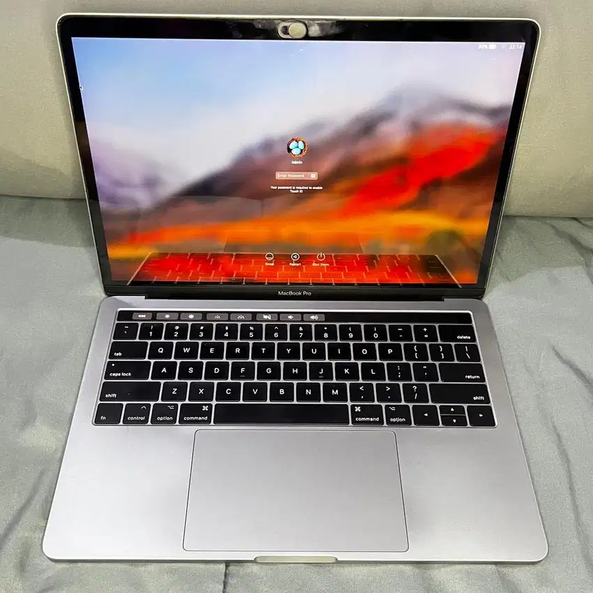 Macbook Pro 2017 TouchBar 8/512GB (3,1GHz) SpaceGray ex iBox Good Cond