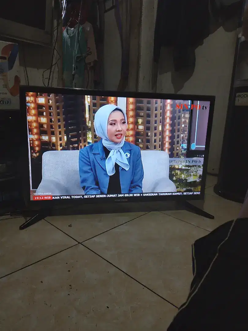 TV LED ANALOG POLYTRON 32 IN PLUS SETOPBOX NEXTMEDIA BARU